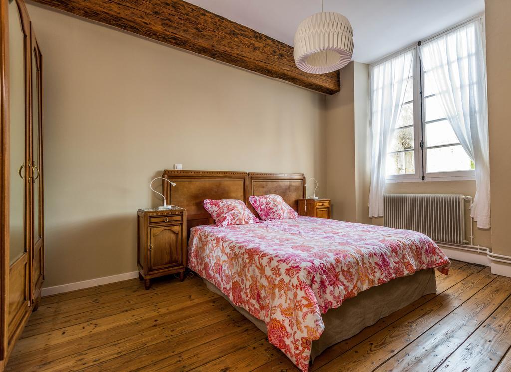 Chambres D'Hotes Le Relais Des Remparts Rions Exterior foto